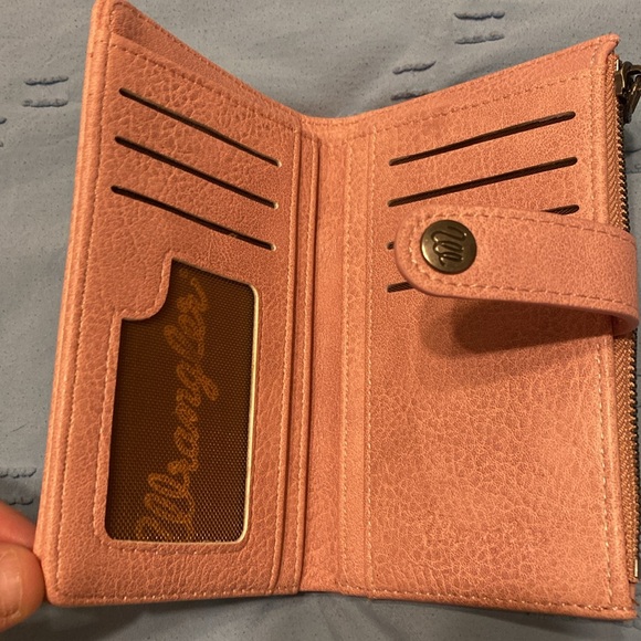 NWOT Wrangler Pink Cowprint Wallet - Picture 3 of 4
